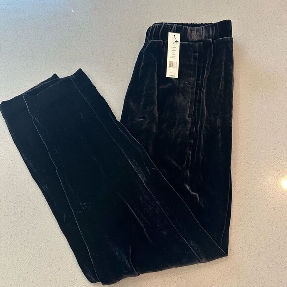 Theory Pants - BRAND NEW with TAG! Theory velvet black pants Thorene size small